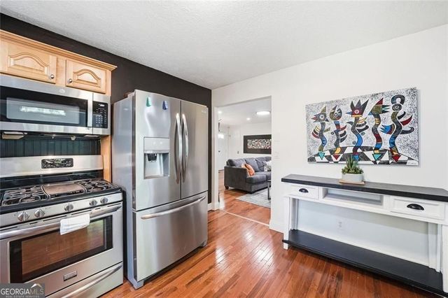 306 Jason Court, Woodstock, GA 30188