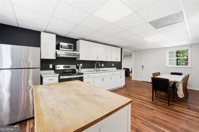 306 Jason Court, Woodstock, GA 30188