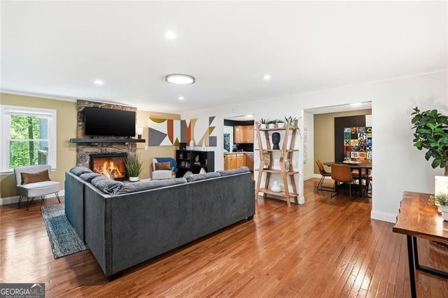 306 Jason Court, Woodstock, GA 30188