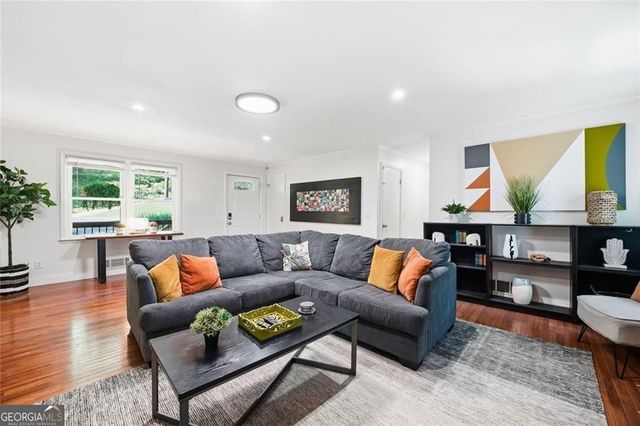 306 Jason Court, Woodstock, GA 30188