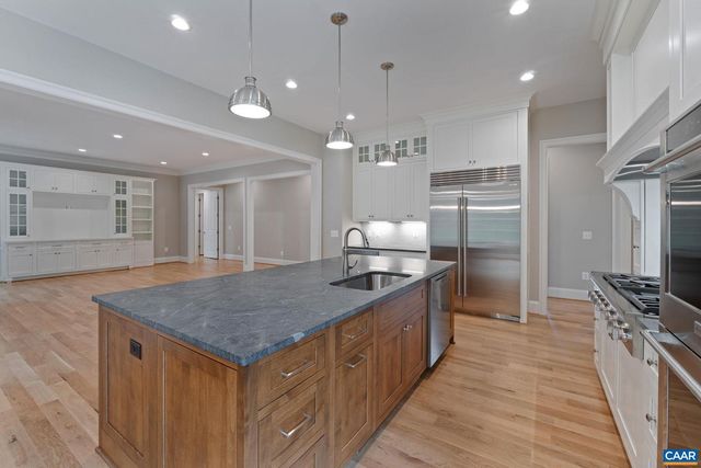 2 MORGANTOWN RD, Charlottesville, VA 22903