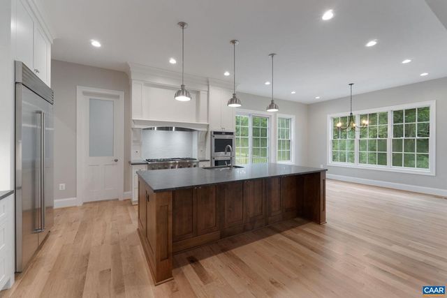 2 MORGANTOWN RD, Charlottesville, VA 22903