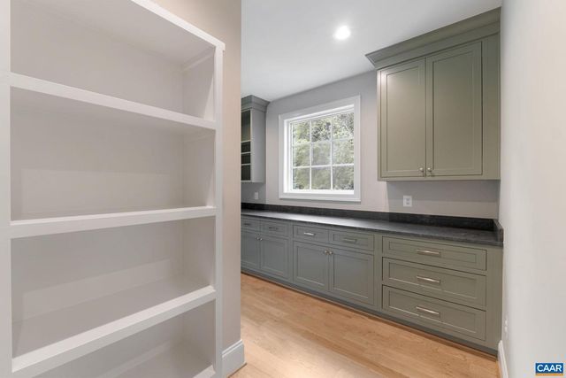 2 MORGANTOWN RD, Charlottesville, VA 22903