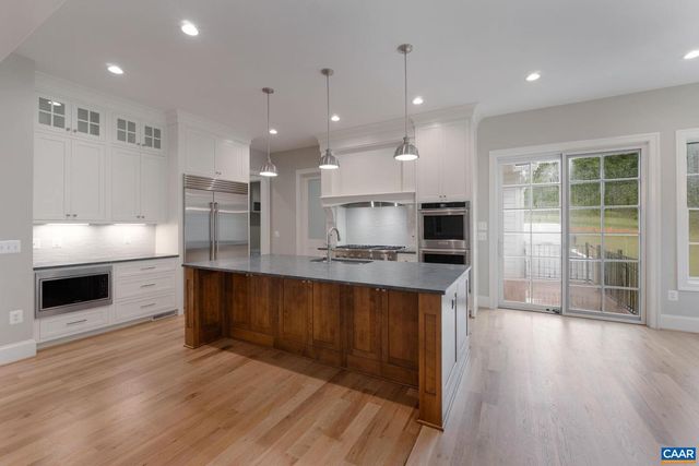 2 MORGANTOWN RD, Charlottesville, VA 22903