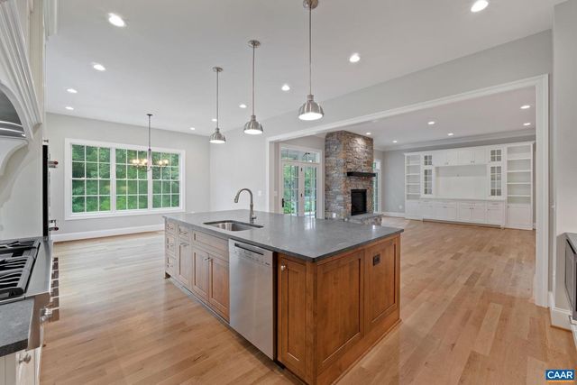 2 MORGANTOWN RD, Charlottesville, VA 22903