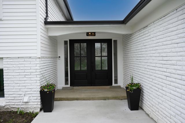22589 Bell Brook Street, Southfield City, MI 48034