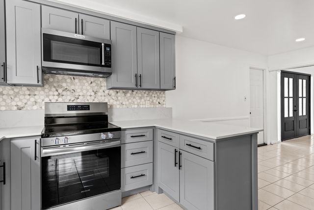 22589 Bell Brook Street, Southfield City, MI 48034