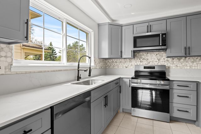 22589 Bell Brook Street, Southfield City, MI 48034