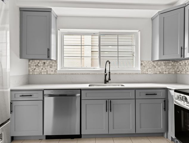 22589 Bell Brook Street, Southfield City, MI 48034
