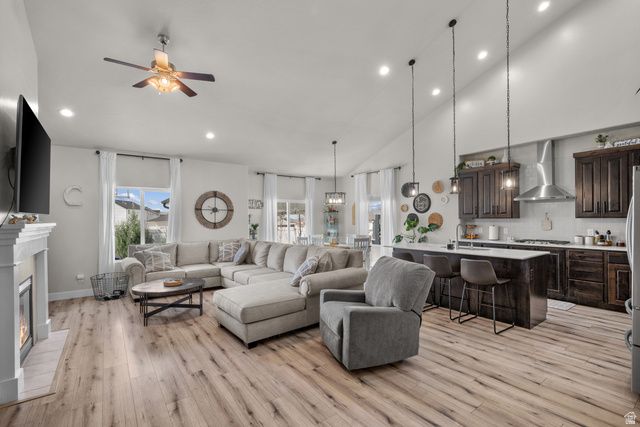 1085 N COACHMAN LN, Spanish Fork, UT 84660