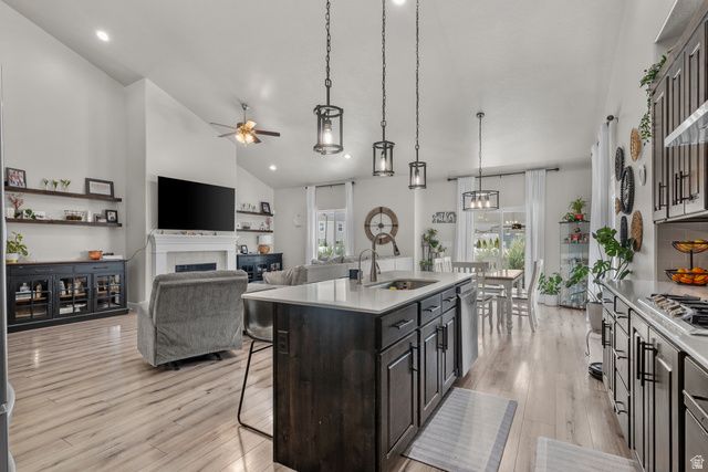 1085 N COACHMAN LN, Spanish Fork, UT 84660