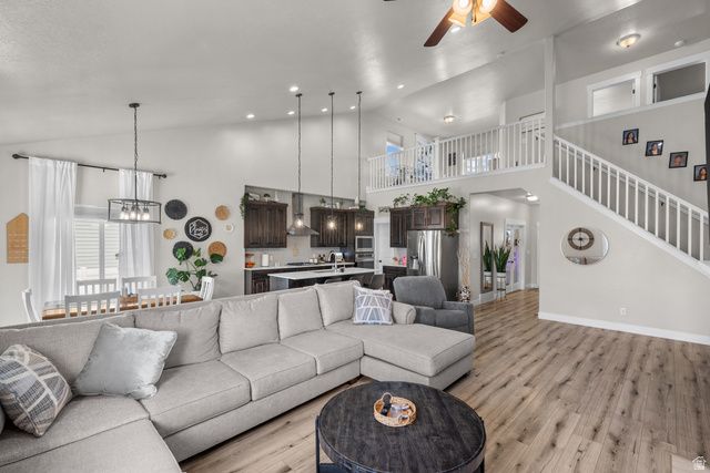 1085 N COACHMAN LN, Spanish Fork, UT 84660