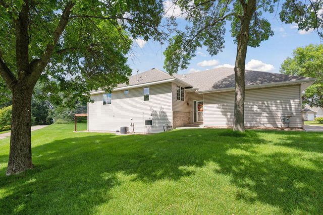 5550 Nathan Lane N 1, Plymouth, MN 55442