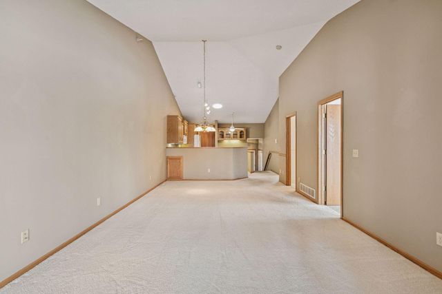 5550 Nathan Lane N 1, Plymouth, MN 55442