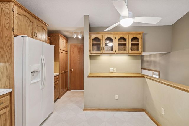 5550 Nathan Lane N 1, Plymouth, MN 55442