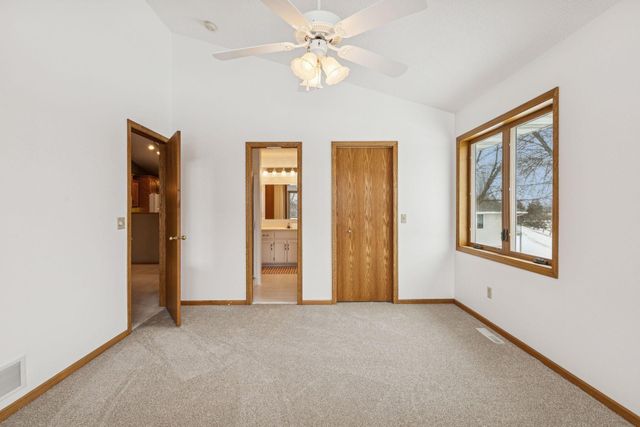 5550 Nathan Lane N 1, Plymouth, MN 55442