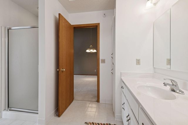 5550 Nathan Lane N 1, Plymouth, MN 55442