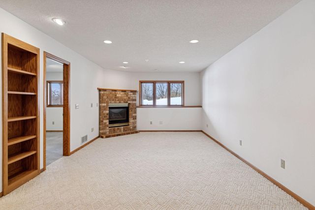 5550 Nathan Lane N 1, Plymouth, MN 55442