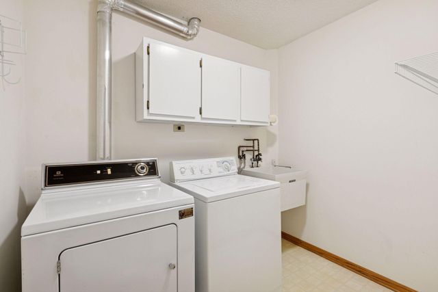 5550 Nathan Lane N 1, Plymouth, MN 55442