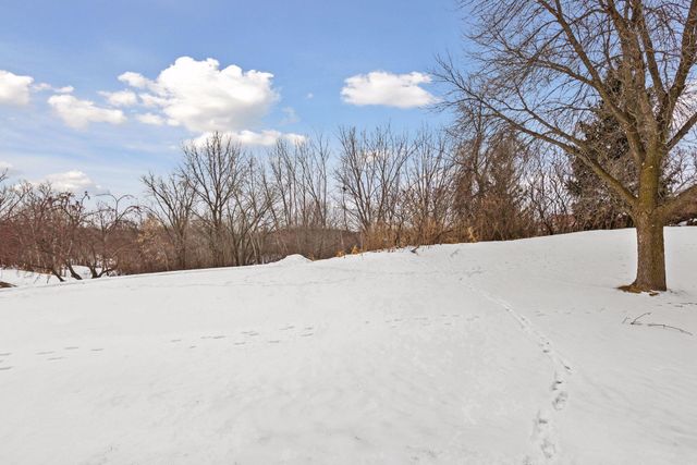 5550 Nathan Lane N 1, Plymouth, MN 55442