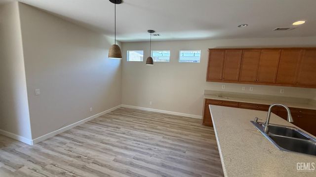 10302 Oldham Lane, Bakersfield, CA 93306
