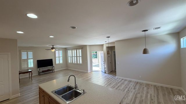 10302 Oldham Lane, Bakersfield, CA 93306