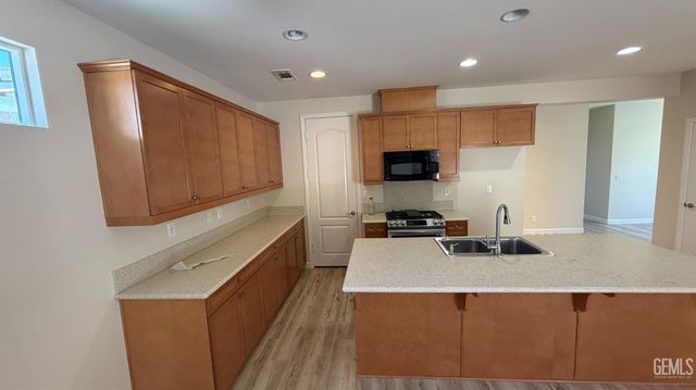 10302 Oldham Lane, Bakersfield, CA 93306