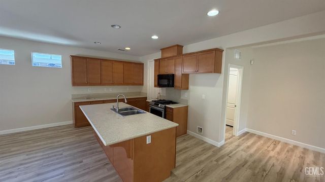 10302 Oldham Lane, Bakersfield, CA 93306