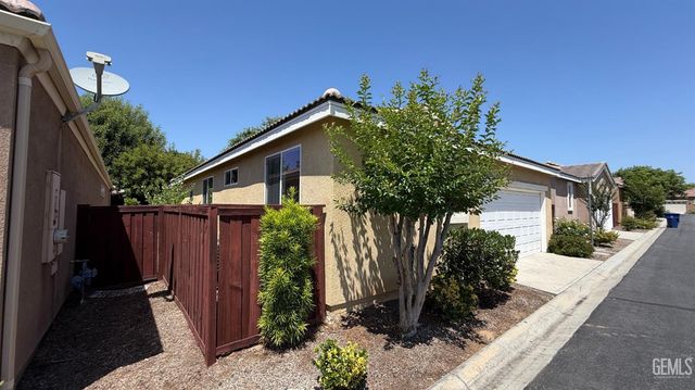 10302 Oldham Lane, Bakersfield, CA 93306