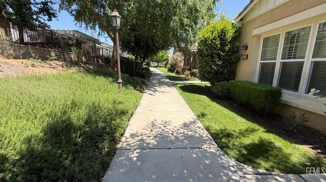 10302 Oldham Lane, Bakersfield, CA 93306