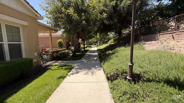 10302 Oldham Lane, Bakersfield, CA 93306