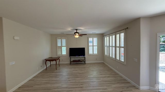 10302 Oldham Lane, Bakersfield, CA 93306