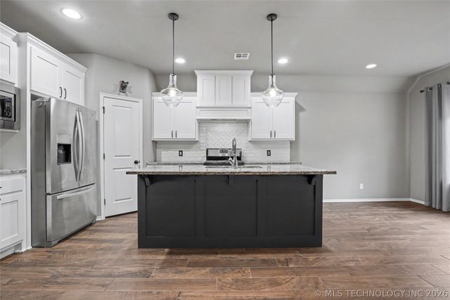 26576 E 143rd Street S, Coweta, OK 74429