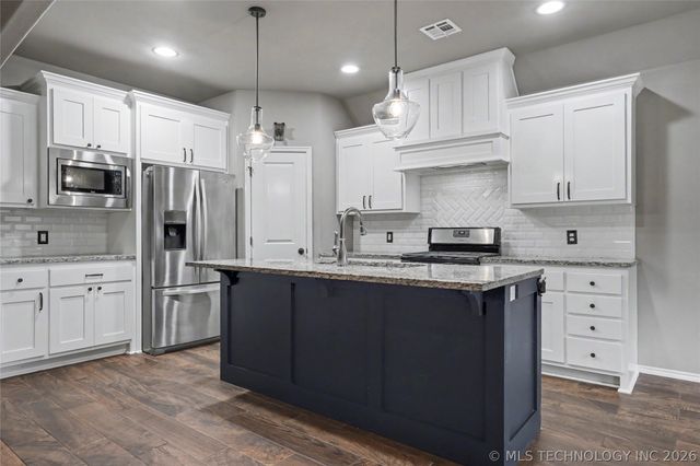 26576 E 143rd Street S, Coweta, OK 74429