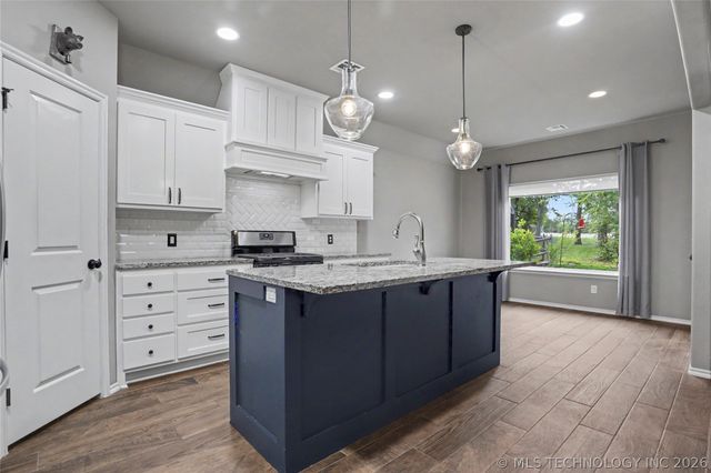26576 E 143rd Street S, Coweta, OK 74429