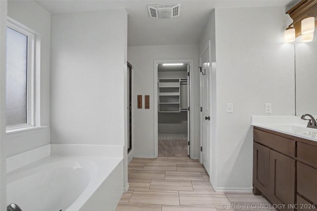 26576 E 143rd Street S, Coweta, OK 74429