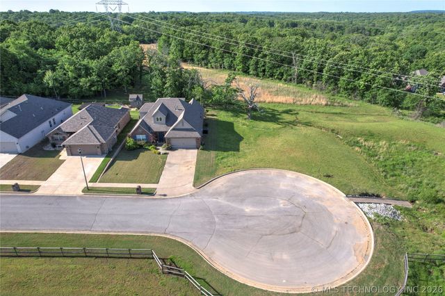 26576 E 143rd Street S, Coweta, OK 74429