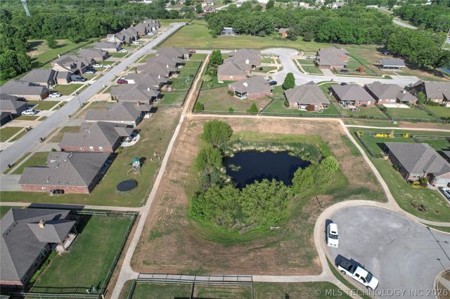26576 E 143rd Street S, Coweta, OK 74429