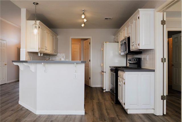 1306 E Kara Lane, Rogers, AR 72758