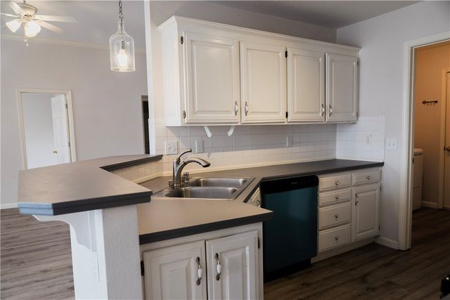 1306 E Kara Lane, Rogers, AR 72758