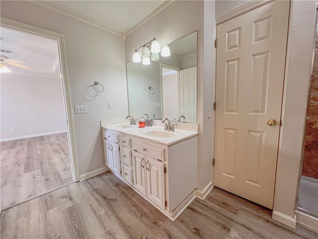 1306 E Kara Lane, Rogers, AR 72758