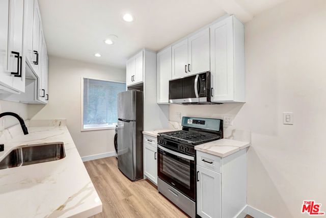525 N Sweetzer Avenue 3, West Hollywood, CA 90048