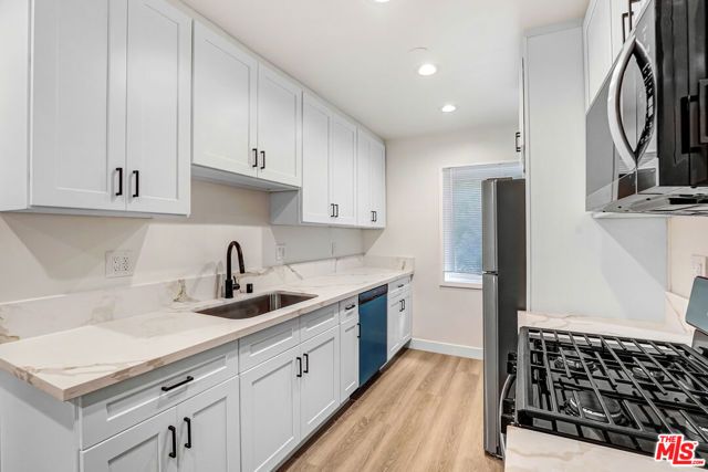 525 N Sweetzer Avenue 3, West Hollywood, CA 90048