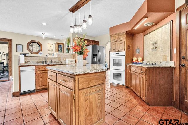 1363 Bridle Path Lane, Hideaway, TX 75771