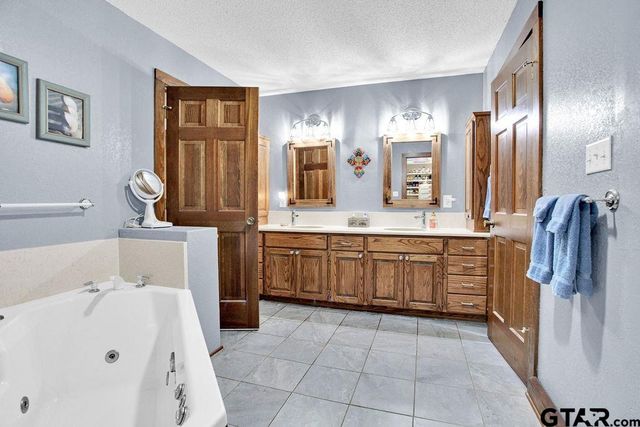 1363 Bridle Path Lane, Hideaway, TX 75771