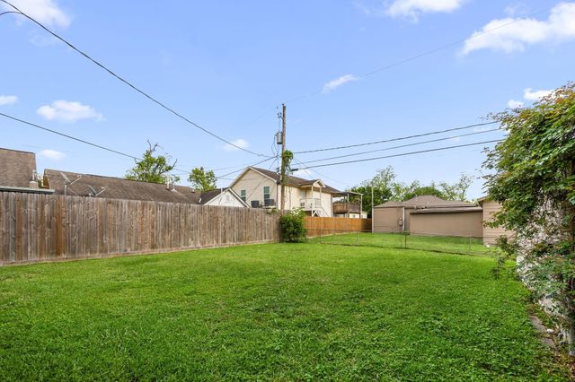 6942 Moss Rose Street, Houston, TX 77087