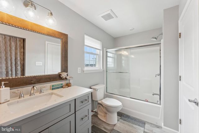 2410 S SURF AVE AVE, North Wildwood, NJ 08260