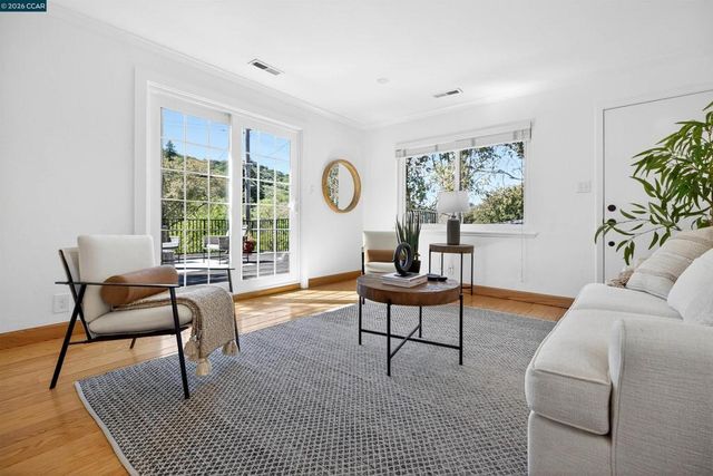 27 Glorietta Ct, Orinda, CA 94563