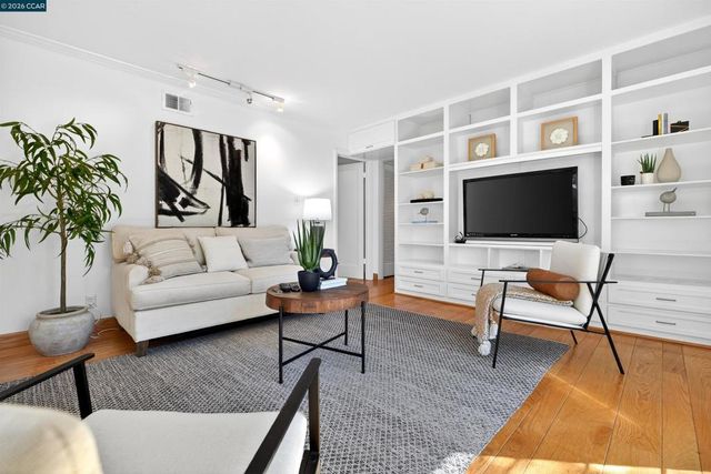 27 Glorietta Ct, Orinda, CA 94563