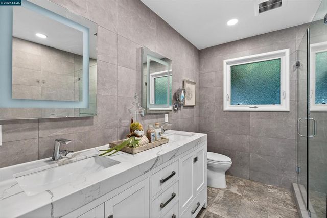 27 Glorietta Ct, Orinda, CA 94563